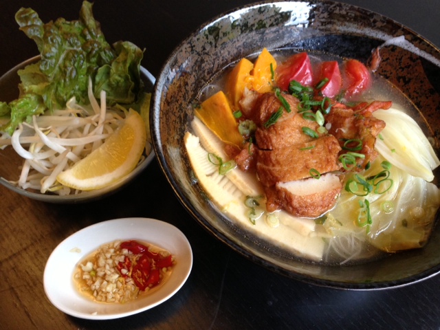 2013.06HangNgasVietnamese